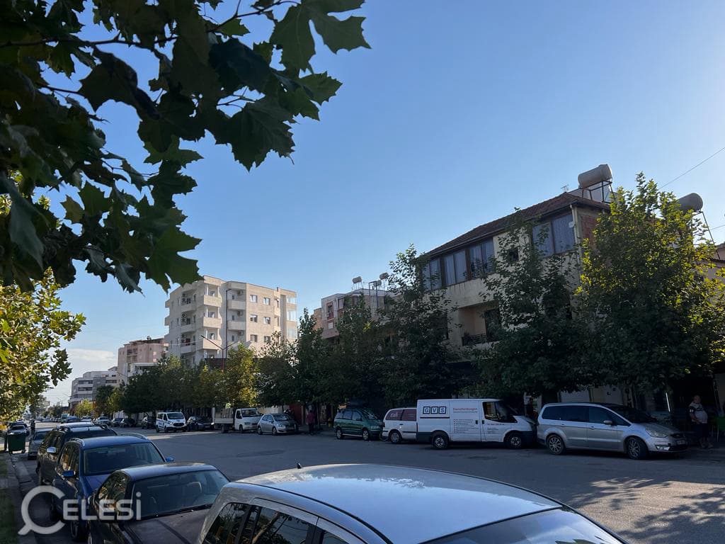 Vilë në shitje, Shetitorja e Stadiumit — foto 3