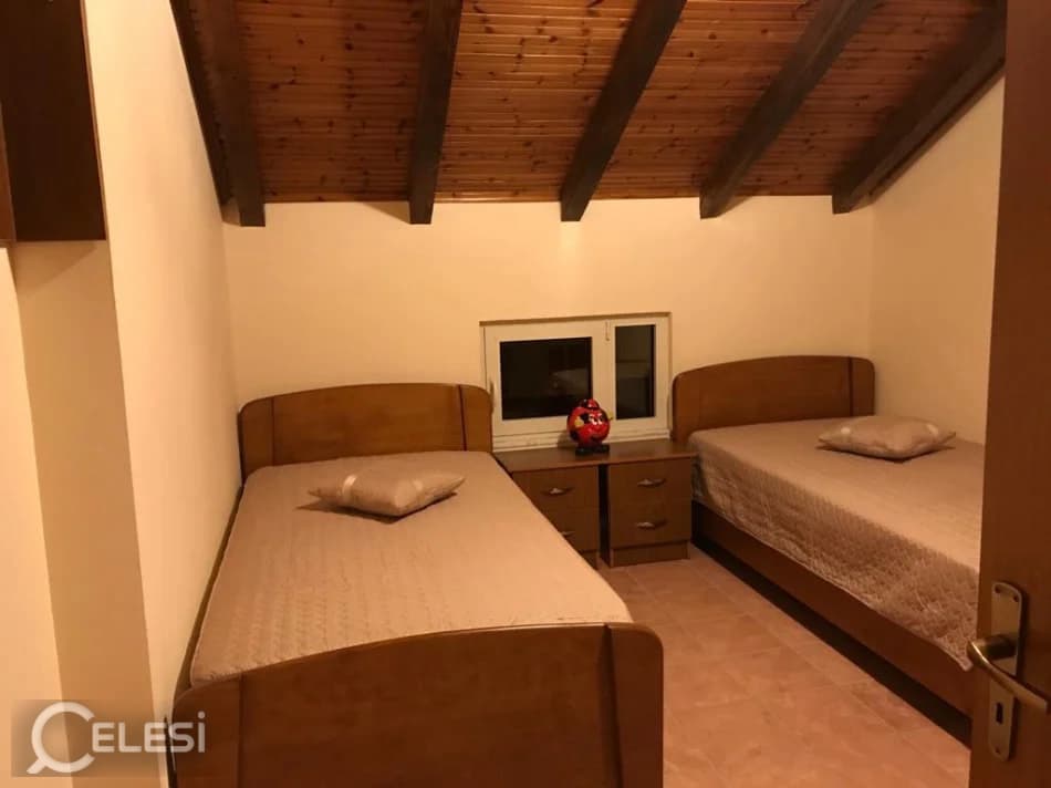 Vilë me qira, Xhamlliku — foto 3