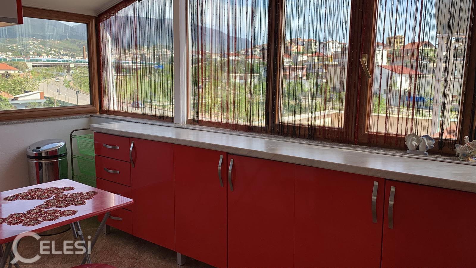 Vilë me qira, Shkoze — foto 3