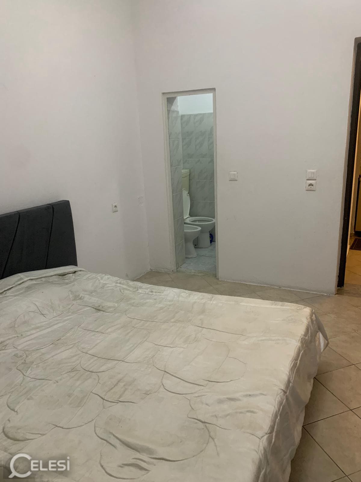 Vilë me qira, Shkoze — foto 2