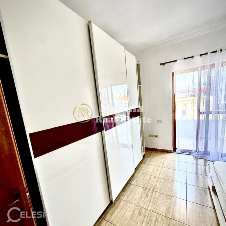 Apartament 3+1 e më shumë me qira, Autostrada Tiranë–Durrës • Sipërfaqja: 250 m² • Çmimi: 600 €/muaj • Mobilimi: Mobilimi • Kati: 1 — foto 2