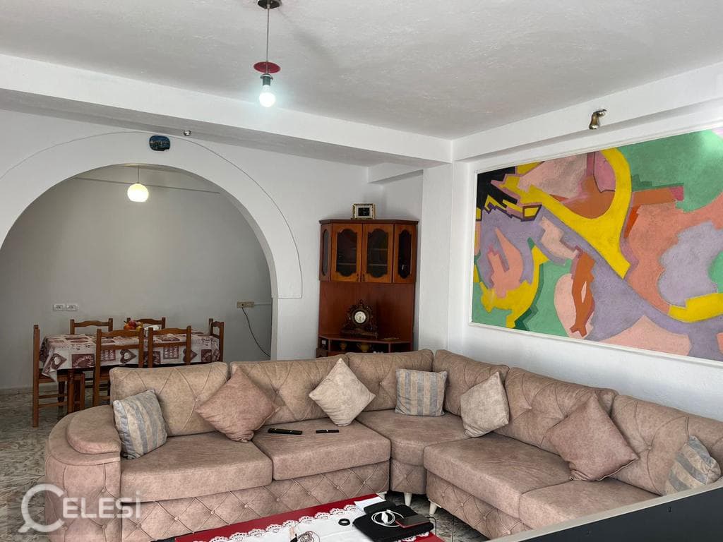 Vilë me qira, Stacioni Trenit — foto 5