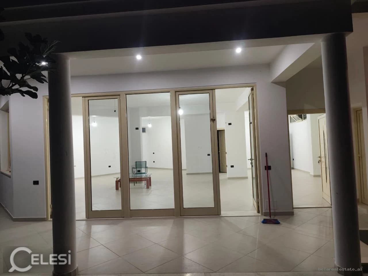 Magazinë me qira, Sauk — foto 4